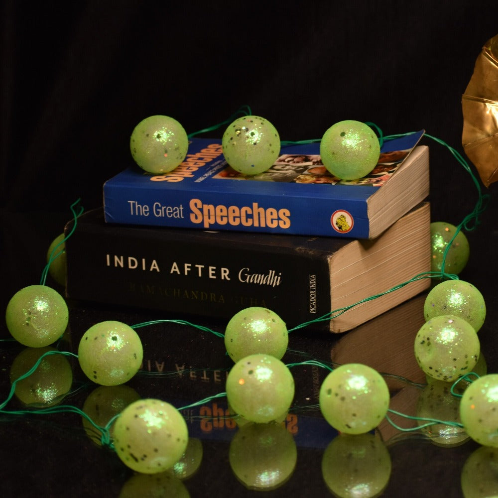 Big Sparkle Ball Light (4 Meters, 6 cm)